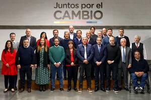 Los integrantes de la mesa nacional de Juntos por el Cambio posaron para la foto antes del encuentro