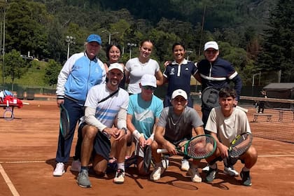 Los integrantes de los equipos argentinos Sub 16 que actuaron en el Sudamericano de Bogotá