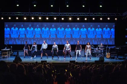 Los integrantes del grupo Krapp en Réquiem, el trabajo en el cual despiden artísticamente a Luis Biasotto, uno de los fundadores de este grupo fundamental de la escena alternativa local