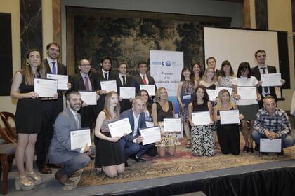 Los integrantes del juzgado premiado, liderado por la doctora Mólica Lourido, señalada con un círculo
