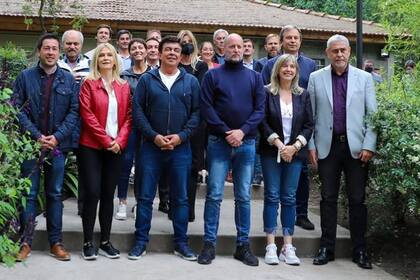 Los intendentes del PJ bonaerense y funcionarios con incidencia territorial, en una reunión antes de las elecciones.