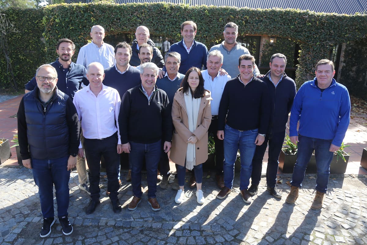 Los intendentes del Pro que se reunieron en el Club San Luis de La Plata, en mayo de 2022 (ARCHIVO)