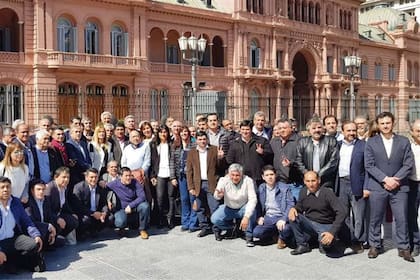 Más de 100 intendentes pidieron reunirse con Macri para recuperar las partidas