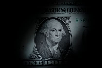 Los inversores descuentan que el Gobierno tendrá que empezar a mover el dólar por encima de la inflación