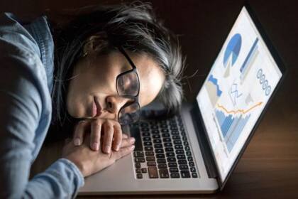 Los investigadores dicen que se puede agregar o quitar el color cian de las pantallas para prevenir o estimular el sueño