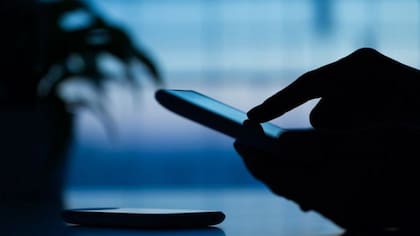Los investigadores judiciales buscan acceder a la información almacenada en un celular