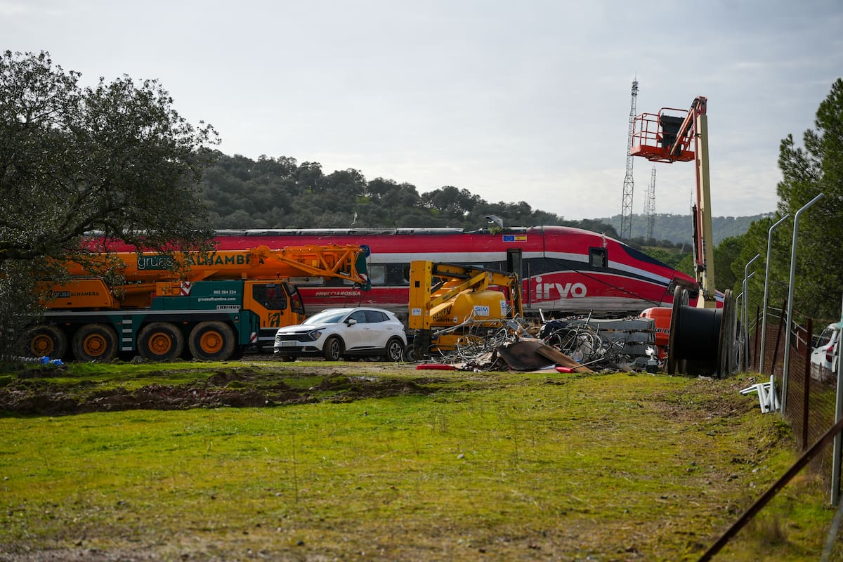 Los investigadores técnicos recolectaron evidencia sobre el estado de la red ferroviaria en el lugar del siniestro