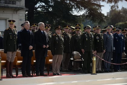 El Presidente estuvo acompañado por el jefe del Ejército Argentino, el teniente general Claudio Pasqualini; y el ministro de Defensa, Oscar Aguad; entre otros funcionarios.