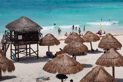 Los jamaiquinos hoy tienen que pagar por bañarse en muchas de las playas de su país.