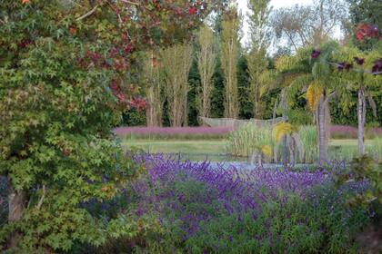 Los jardines de El Descanso albergan una enorme variedad de especies de plantas, además de obras de arte de reconocidos artistas.