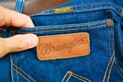 Los jeans no se venderán más en la Argentina con lo cual se cerrará la planta de Benito Juárez