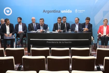Los jefes de los bloques parlamentarios se comprometieron a trabajar junto al Gobierno en la contención de la pandemia