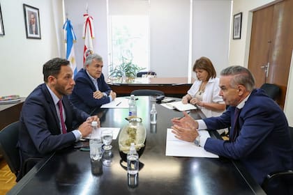 Los jefes de Pro, la UCR, la CC y Peronismo Republicano se reunieron en la sede del radicalismo