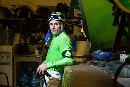 Los jinetes se someten a exigencias físicas y mentales desde muy jóvenes: cómo sobreviven en la actividad hípica, un sector en crisis