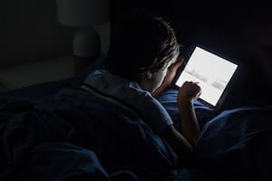 Los jóvenes actuales son diferentes a los de generaciones anteriores en diversos aspectos: les gusta leer en las pantallas
