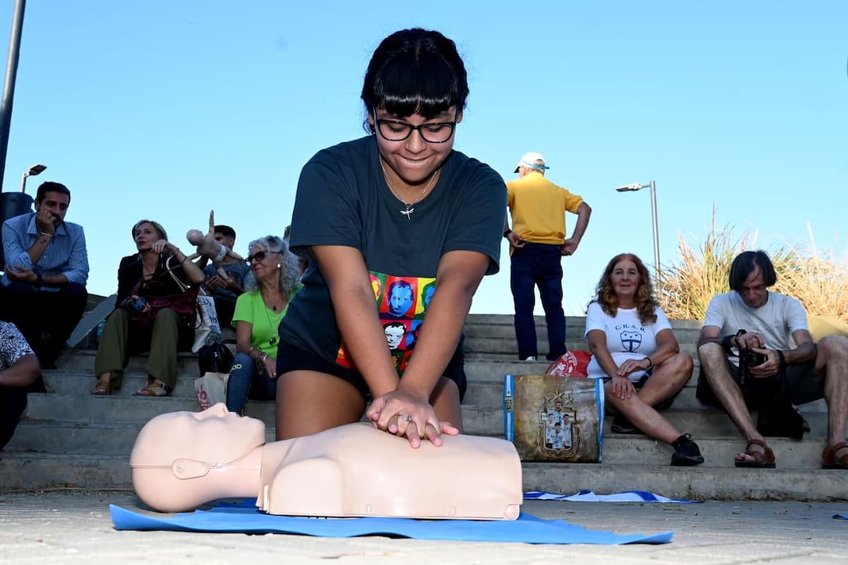 Los jóvenes aprenden a realizar las maniobras de RCP