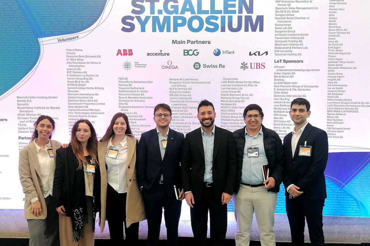 Los jóvenes argentinos de universidades presentes en el foro de la Universidad St. Gallen, Suiza