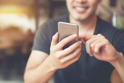 Los jóvenes argentinos tienen herramientas para invertir al alcance de un clic, pero en su mayoría siguen siendo reacios a operar online