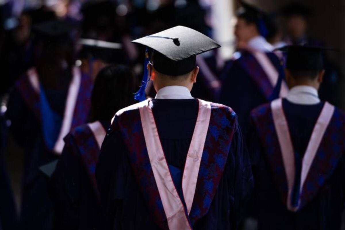 Los jóvenes chinos están cada vez más cansados de tanto trabajo o luchando por encontrar empleos