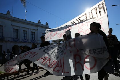 Los jóvenes encabezaron la marcha para exigir justicia