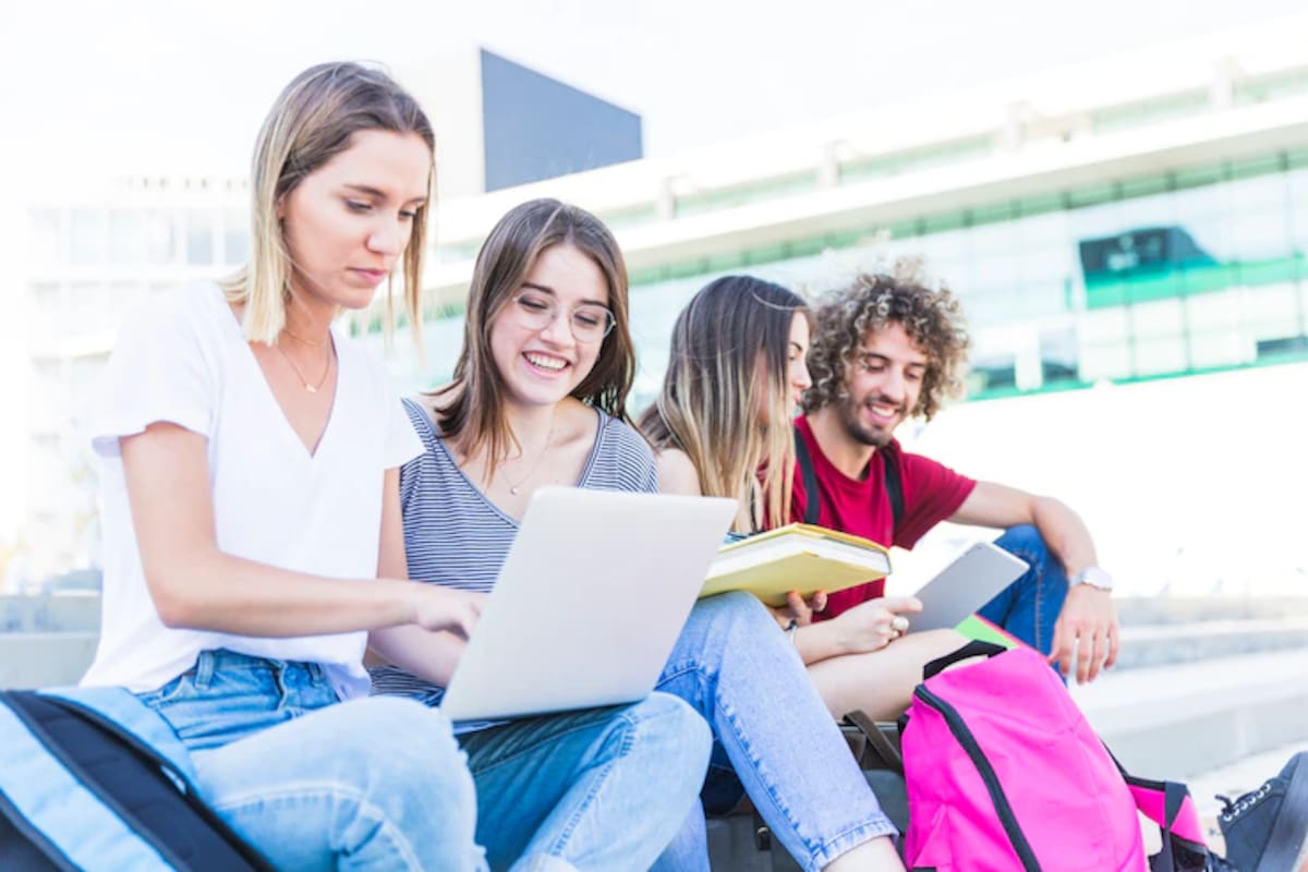 Los jóvenes tienen que observar con mirada crítica y evaluar la capacidad e idoneidad de cada candidato
