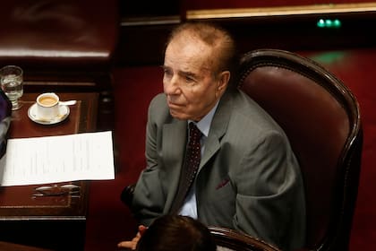 Los jueces de Casación consideraron que se violó la garantía de "plazo razonable" y anularon la condena del expresidente, quien se mantenía en libertad gracias a los fueros de senador; la decisión causó malestar político