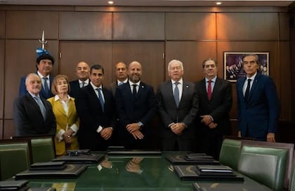 Los jueces de la Cámara Federal de Casación: Guillermo Yacobucci, Alejandro Slokar, Ángela Ledesma, Diego Barroetaveña, Daniel Petrone, Javier Carbajo, Mariano Borinsky, Carlos Mahiques, Juan Carlos Gemignani (que ya no integra el tribunal porque renunció en enero) y Gustavo Hornos
