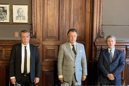 Los jueces de la Cámara Nacional Electoral: Santiago Corcuera, Alberto Dalla Vía y Daniel Bejas