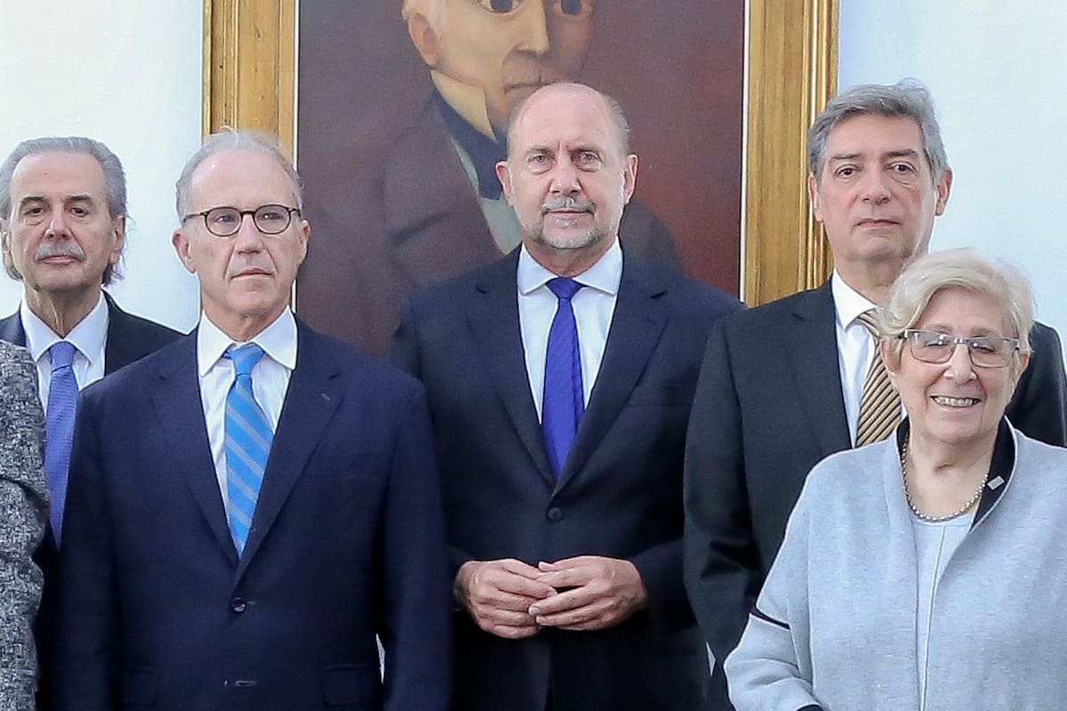 Los jueces de la Corte Suprema Juan Carlos Maqueda y Carlos Rosenkrantz, el gobernador Omar Perotti; el presidente de la Corte, Horacio Rosatti, y la vicedecana de la Facultad de Derecho de Rosario, Araceli Diaz