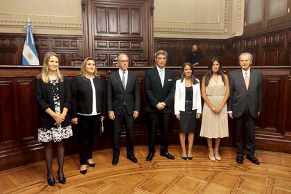 Los jueces de la Corte Suprema junto a las nuevas consejeras de la Magistratura