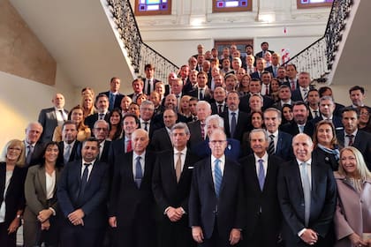 Los jueces de la Corte Suprema y un gran número de magistrados, en Rosario
