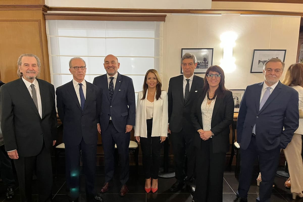 Los jueces de la Corte y los consejeros jueces de la Magistratura