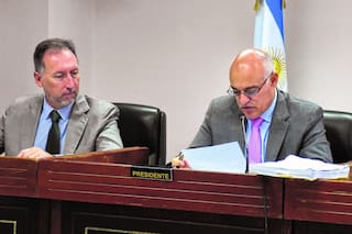 Quiénes integran el tribunal que ordenó al Ejército entregar tierras a los mapuches
