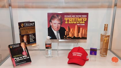 Los juegos, libros, agua y otros productos "Donald Trump"