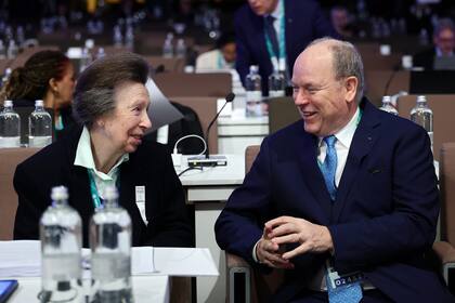 Los Juegos Olímpicos de Invierno suelen convocar a representantes de distintas casas reales. En esta edición, Milano Cortina 2026, los argentinos se codean con personalidades como la princesa Ana, hermana del rey Carlos III de Inglaterra, o el príncipe Alberto de Mónaco. Ambos son miembros del Comité Olímpico Internacional