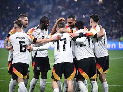 Los jugadores alemanes celebraron el arranque de una Alemania que se entiende "a la perfección".