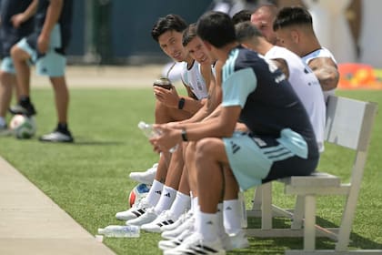 Los jugadores argentinos durante un receso del entrenamiento