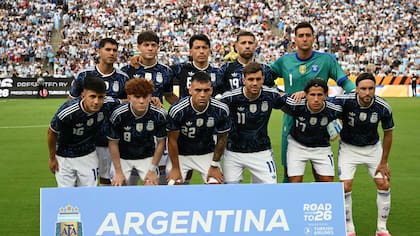Los jugadores argentinos que salieron a la cancha como titulares este sábado en el partido amistoso contra Honduras (Foto de RONALDO SCHEMIDT / AFP)