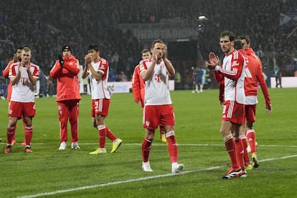 Los jugadores de Bayern se disculpan ante sus hinchas tras la derrota 3-2 ante Bochum