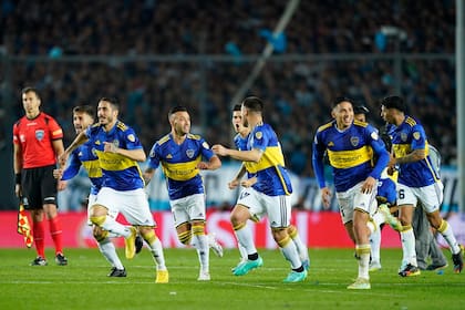 Los jugadores de Boca celebran el pase a semifinales de la Libertadores, tras vencer a Racing como visitante