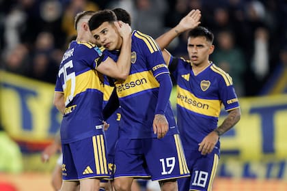 Los jugadores de Boca festejan el gol ante Vélez, anotado por Santiago Ascacibar