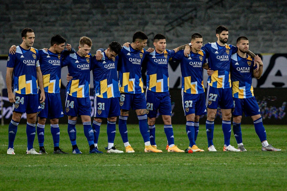 Los jugadores de Boca formados antes de la definición por penales ante Atlético Mineiro, en Brasil; fue el 20 de julio de 2021, antes de los incidentes por la que recibieron una dura sanción varios integrantes del plantel