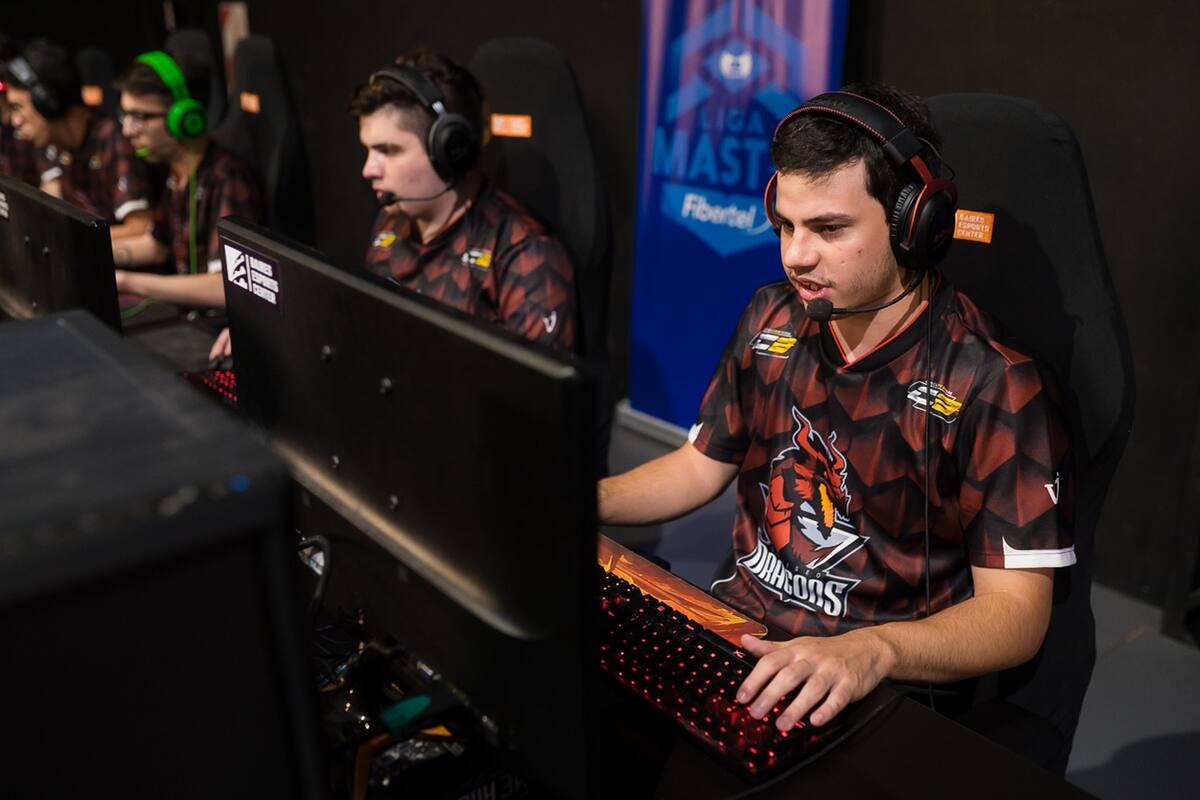 Los jugadores de Coliseo Dragons, uno de los finalistas del torneo nacional de League of Legends