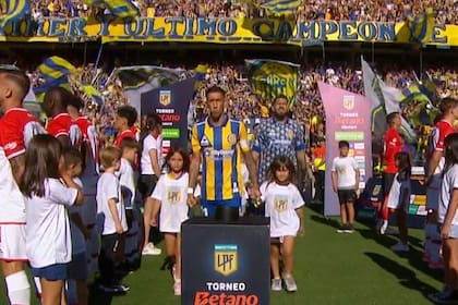 Los jugadores de Estudiantes les dan la espalda a sus colegas de Rosario Central