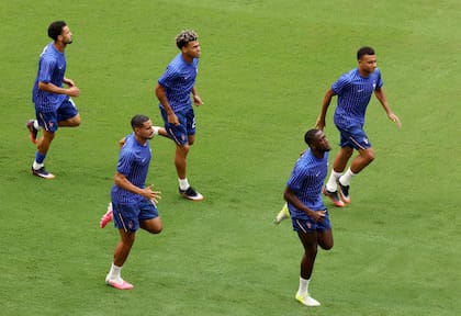 Los jugadores de Francia hacen la entrada en calor