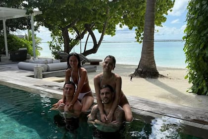 Los jugadores de fútbol y sus parejas visitaron las islas Maldivas (Foto: @paulodybala)