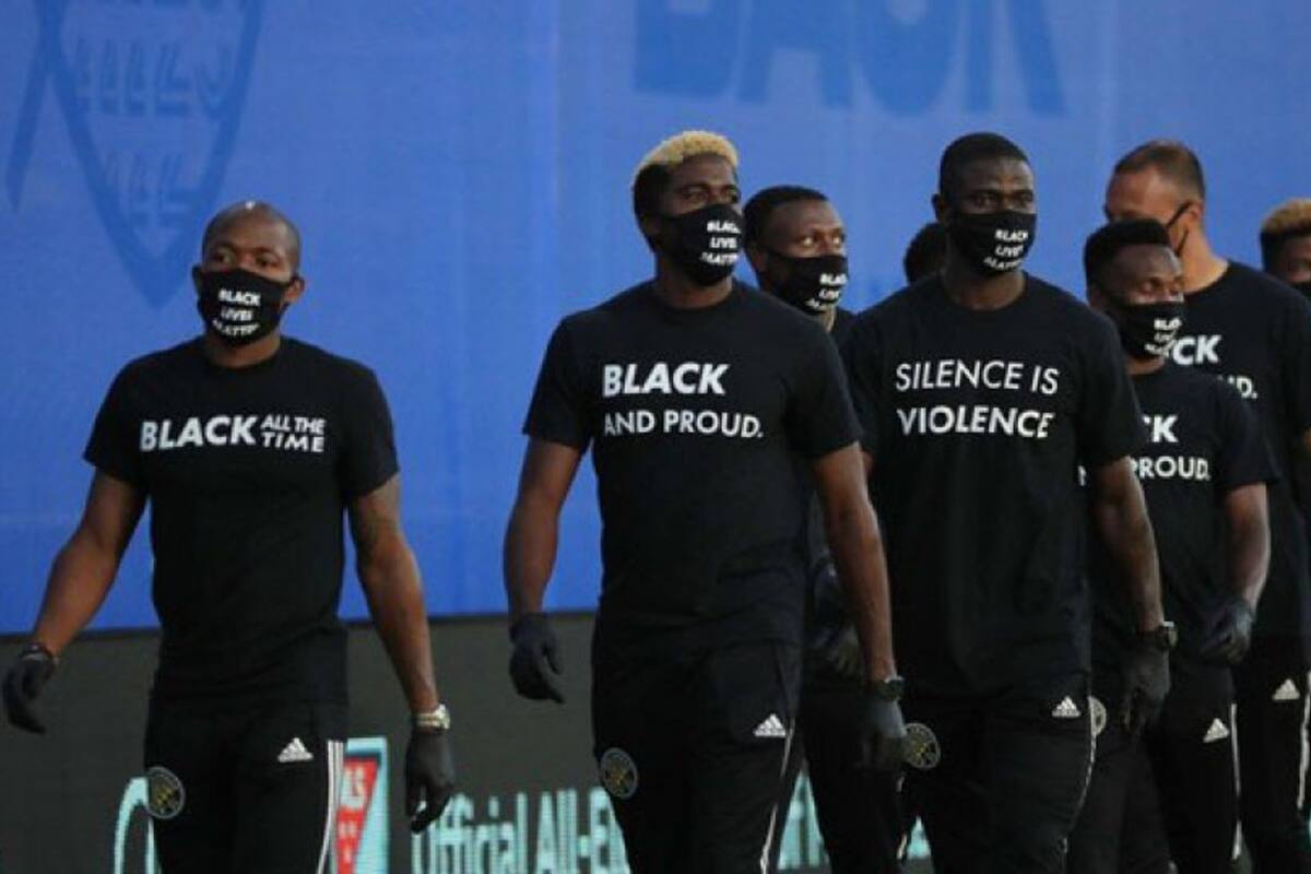 Los jugadores de la MLS mostraron varias consigas contra el racismo en la reanudación del torneo