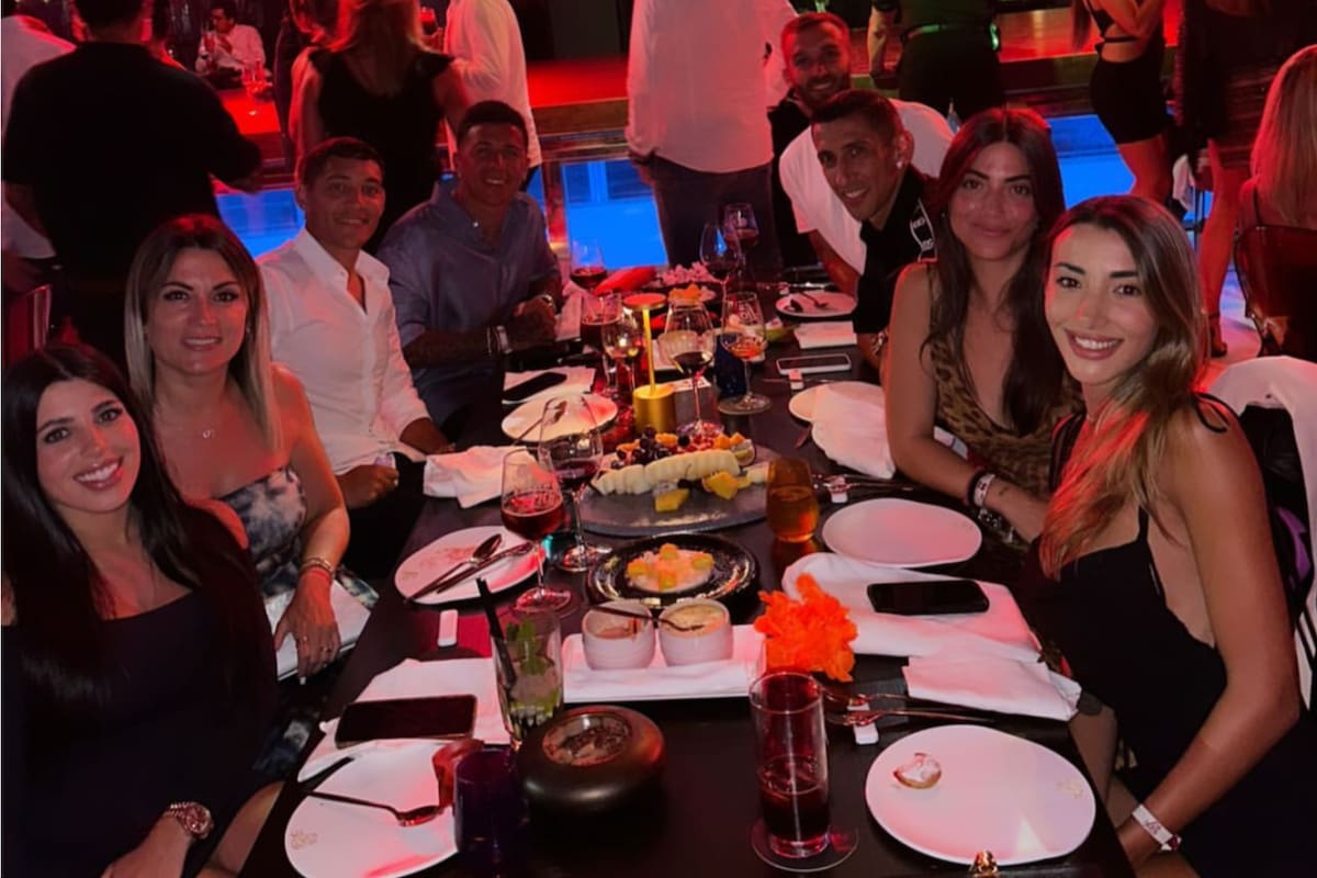 Los jugadores de la selección argentina aprovecharon el parate en sus clubes para asistir a un club nocturno en Ibiza