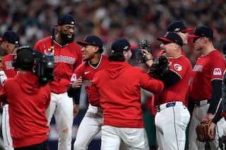 Williams y Ramírez guían a Guardianes al triunfo 2-0 sobre Medias Blancas y completan remontada