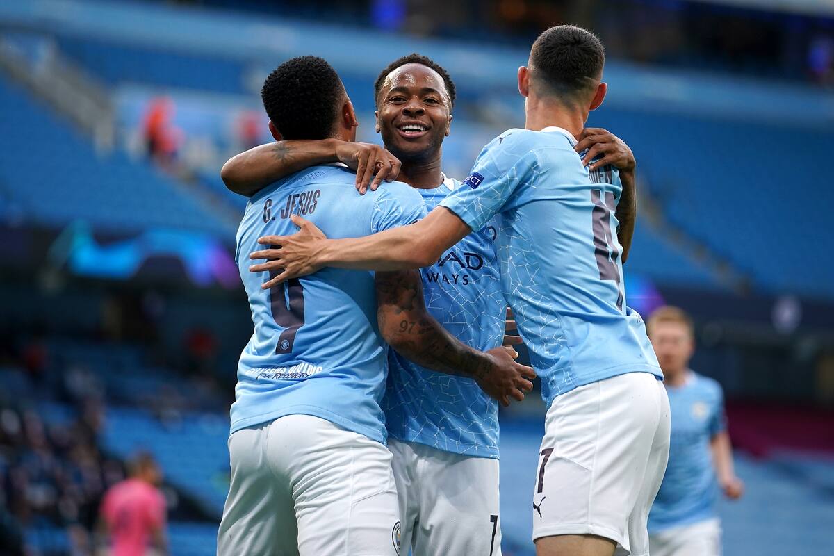 Los jugadores de Manchester City festejan uno de los goles del equipo inglés, que se instaló en cuartos de final de la Champions tras eliminar a Real Madrid.